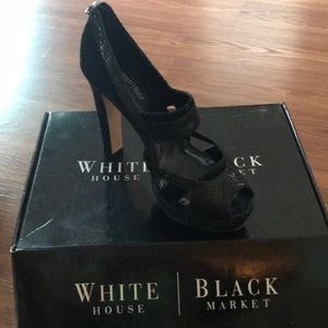 Women’s peep toe heels size 7.